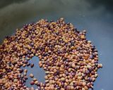 A picture of step 1 of Dry Horse Gram chutney.