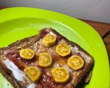 Foto langkah ke 4 dari resep Roti Panggang Teflon dengan Mayo dan Selai.