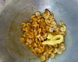 Foto langkah ke 3 dari resep Udang Goreng Mentega dengan Sambal Terasi Mentah.