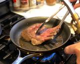 รูปขั้นตอนการทำที่ 2 ของ ซี่โครงเนื้อแกะ Rack of Lamb with Brussels Sprouts