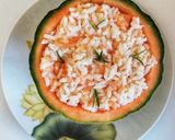 Foto del passaggio 4 della ricetta Riso freddo con melone, gorgonzola e rosmarino 🌷