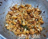 A picture of step 3 of Cauliflower Fry.