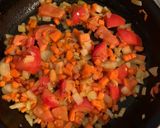 Foto del paso 2 de la receta: Salteado de verduras con setas y huevo cocido