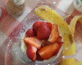 Φωτογραφία βήματος 3 της συνταγής Smoothie με μπανάνα και φράουλες