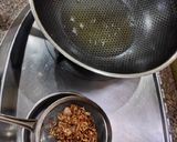 Foto langkah ke 3 dari resep Ayam Jamur untuk Bakmi / Nasi Tim 蘑菇鸡用于面条或团队米饭.