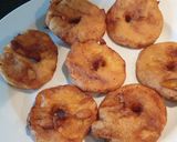 Une image de l'étape 2 de Beignets aux pommes à la bière brune.