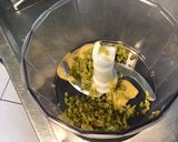 Une image de l'étape 2 de Sauce salade pimentée aux cornichons,moutarde et herbes aromatiques.