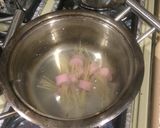 Foto del paso 2 de la receta: Salchichas rellenas con pasta