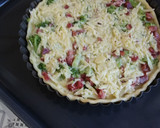 Foto del paso 4 de la receta: Quiche de brócoli con jamón y queso