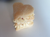 Cuori di millefoglie con crema chantilly e fragole vegan
