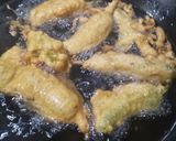 A picture of step 5 of Chilli pakoras.