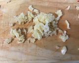 Une image de l'étape 5 de Poêlée de trompettes de la mort aux oignons nouveaux, porc et poivron rouge.