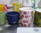 Foto del paso 4 de la receta: Medidas de harina integral y azúcar común en gramos, en diferentes tazas