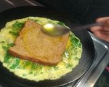 A picture of step 3 of Palak bread omelete.