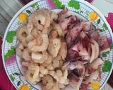 Foto langkah ke 1 dari resep Udang cumi asam manis pedas.