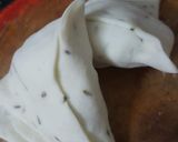 A picture of step 3 of Khati meethi aloo samosa chat.