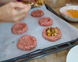 Foto del paso 4 de la receta: Nido de hamburguesa rellenos de champiñones y salsa Aurora