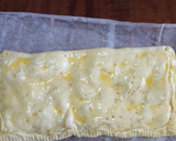 Foto del paso 3 de la receta: Empanada de salmón ahumado con extra de queso