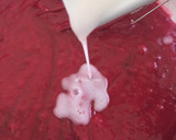 Foto langkah ke 4 dari resep Mini Red velvet cakes with creamcheese frosting.