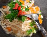 Foto langkah ke 5 dari resep Sop Jamur Tiram.