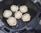 Foto del paso 5 de la receta: Empanaditas de puerro y panceta ahumada en freidora de aire