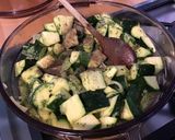 Une image de l'étape 7 de Courgettes en sauce verte, vin blanc et ail des ours.