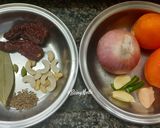 A picture of step 1 of Paneer Lababdar.