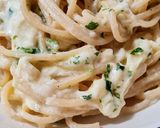 Foto del paso 3 de la receta: Pasta con crema de leche 🍝 Fideos secos a la crema con mozzarella, ajo y perejil🍝