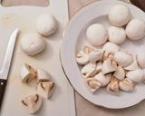 Foto del paso 1 de la receta Champiñones al ajillo con Paleta ibérica