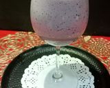 A picture of step 4 of Black currant Babana Milk Shake.