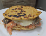 Foto del paso 15 de la receta: Arepa rellena de carne🫓, queso🥩 y ensalada🥯🧀