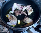 Foto del paso 3 de la receta: Perdiz estofada con zanahorias y alcachofas en salsa de azafrán