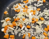 Foto del paso 5 de la receta: Alitas de pollo con verduras