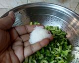 A picture of step 1 of Pyaaz Karele.