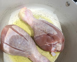 Foto del paso 2 de la receta: Jamoncitos de pollo guisados con verduras