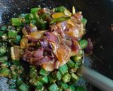 प्याज़ वाली भिन्डी (pyaz wali bhindi recipe in Hindi) रेसिपी चरण 3 फोटो