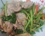 รูปขั้นตอนการทำที่ 3 ของ หมูผัดขึ้นฉ่าย