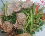 รูปขั้นตอนการทำที่ 3 ของ หมูผัดขึ้นฉ่าย