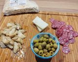 Foto del passaggio 1 della ricetta Focaccia sarda al carasau🍷