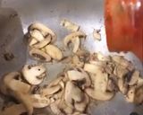 A picture of step 1 of Mince, mushroom and spinach linguine 🍜.