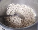 A picture of step 1 of Chicken vegetable rolls.