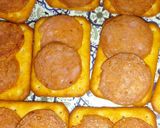 A picture of step 4 of Pepperoni Crackers 😋.