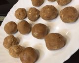 आटे से बने गौंद के लडडू (Atte se bane gond ke ladoo recipe in hindi) रेसिपी चरण 8 फोटो