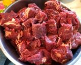 Foto del paso 1 de la receta: Carne guisada con zanahorias