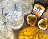 Une image de l'étape 2 de Graines de chia au lait de cajou, à la mangue fraîche et au fruit de la passion.
