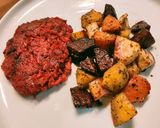 Céklaburger grillzöldségekkel recept fázis 6 fotója