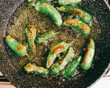 Foto del paso 5 de la receta: Sepia al ajillo con ajo crujiente y pimientos de Padrón