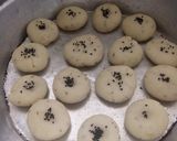 A picture of step 3 of Healthy Rawa Cookies.
