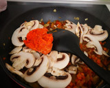 Foto del paso 4 de la receta: Berenjenas rellenas de verduras y dátiles con sobrasada
