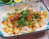 A picture of step 3 of Quang-Style Noodles with Fresh Squid.